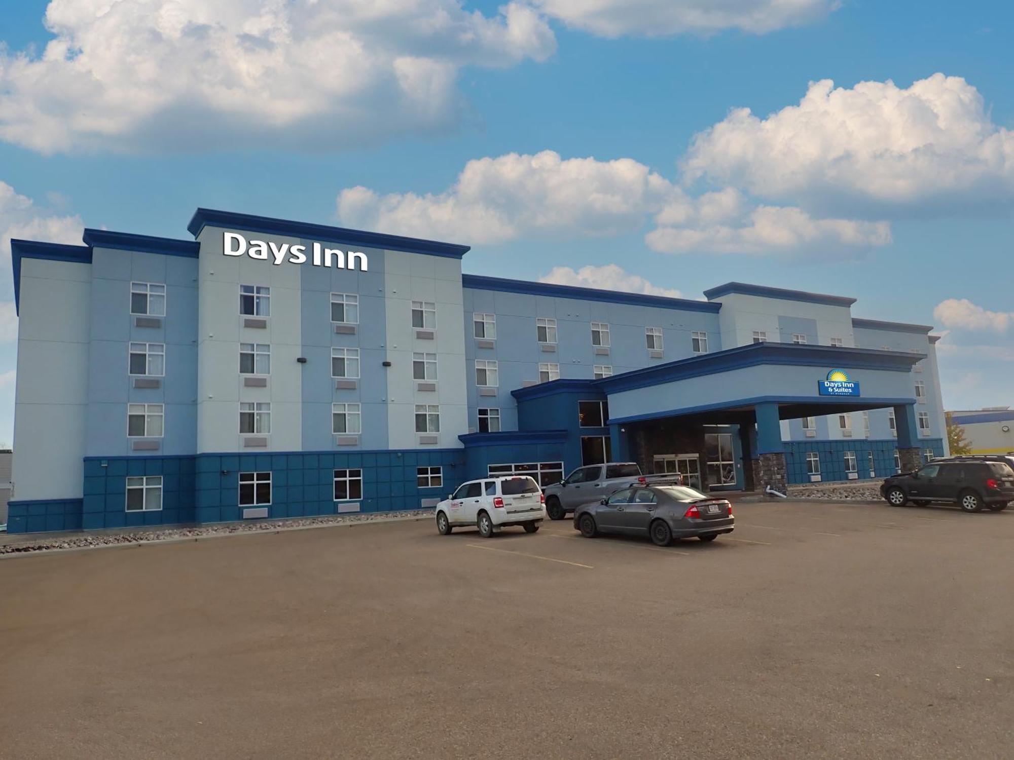 Days Inn & Suites By Wyndham Fort Saskatchewan Exterior photo