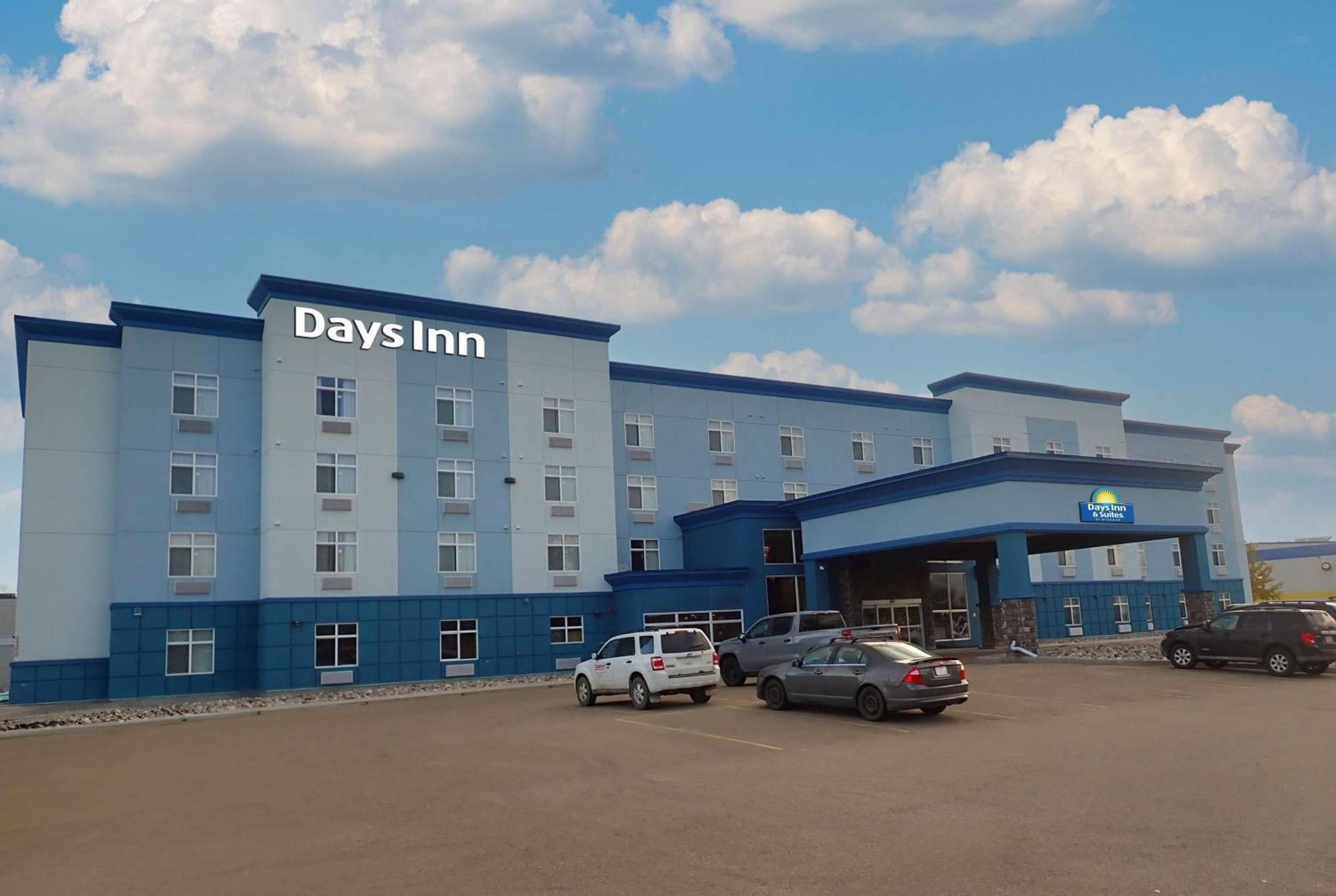 Days Inn & Suites By Wyndham Fort Saskatchewan Exterior photo