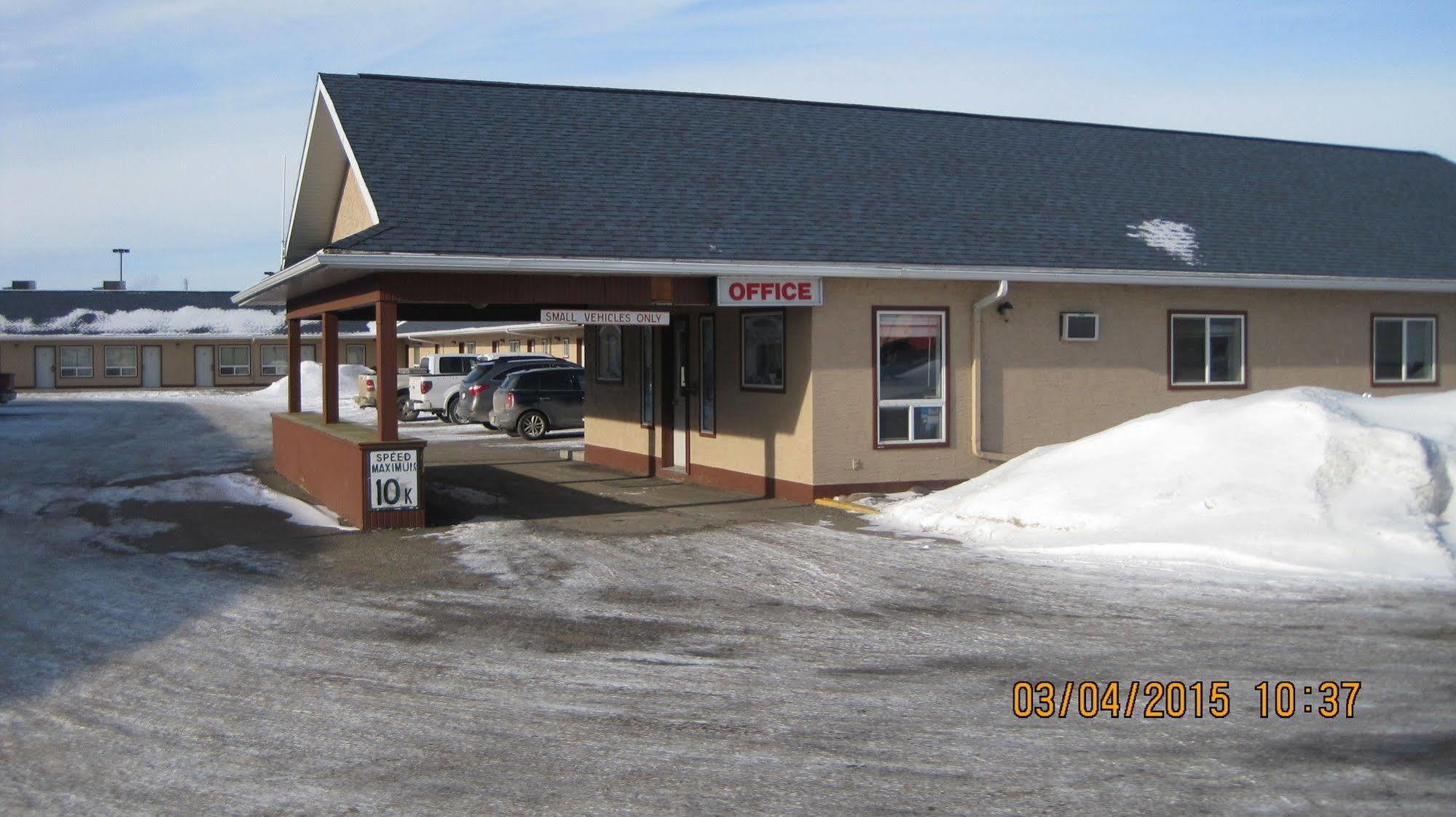 Days Inn & Suites By Wyndham Fort Saskatchewan Exterior photo